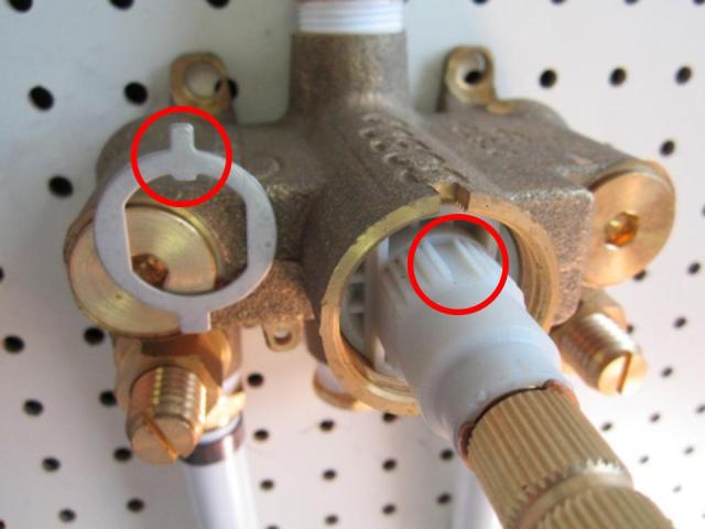  Install the fixed washer on the new cartridge. The opening on the fixed washer is round on the inside bottom, flat on the inside left and right, and has a small notch on the inside top.  It can only fit onto the cartridge 1 way.  Line the small notch up with the matching groove that runs along the top of the cartridge.
